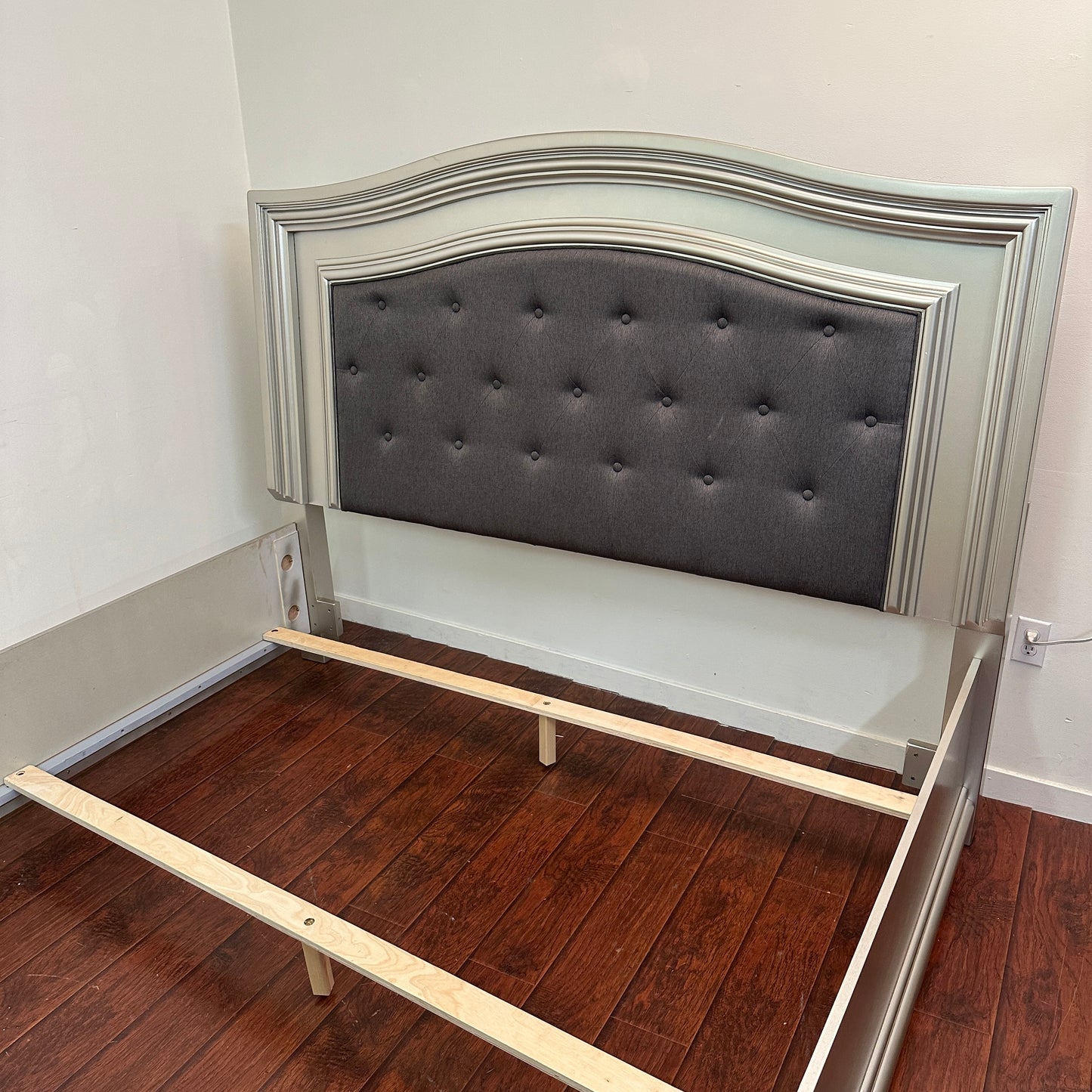 Coralayne Panel Bed - King