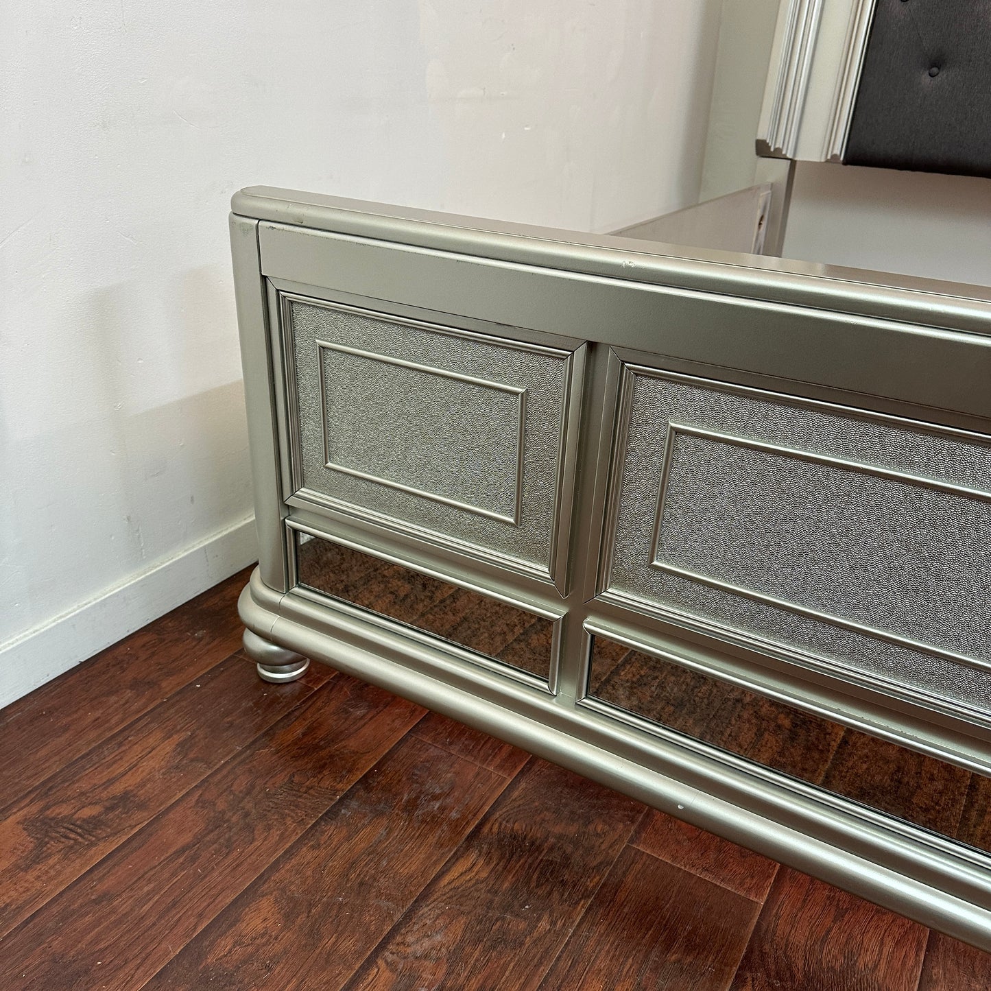 Coralayne Panel Bed - King