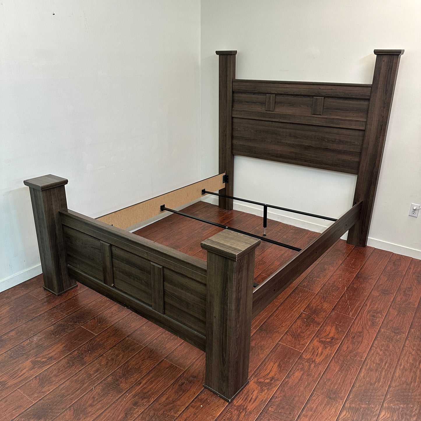 Juararo Poster Bed - Queen