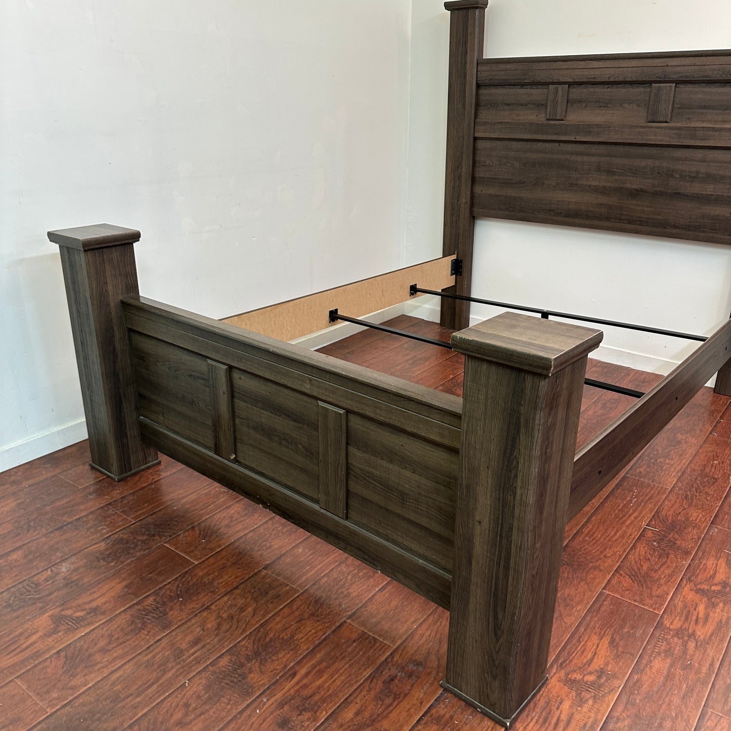 Juararo Poster Bed - Queen