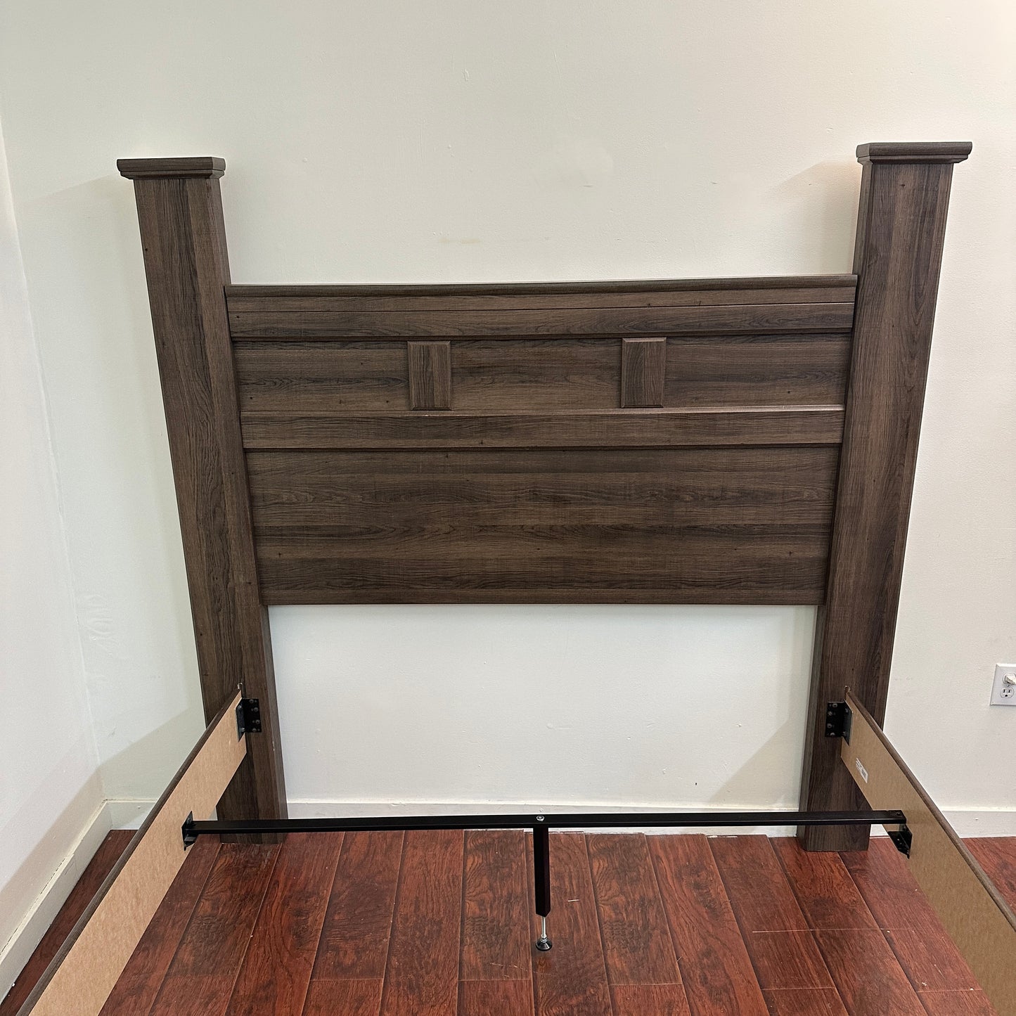 Juararo Poster Bed - Queen