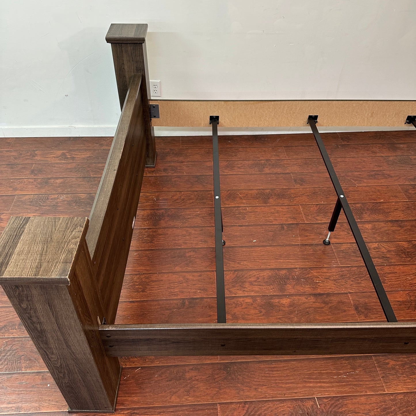 Juararo Poster Bed - Queen