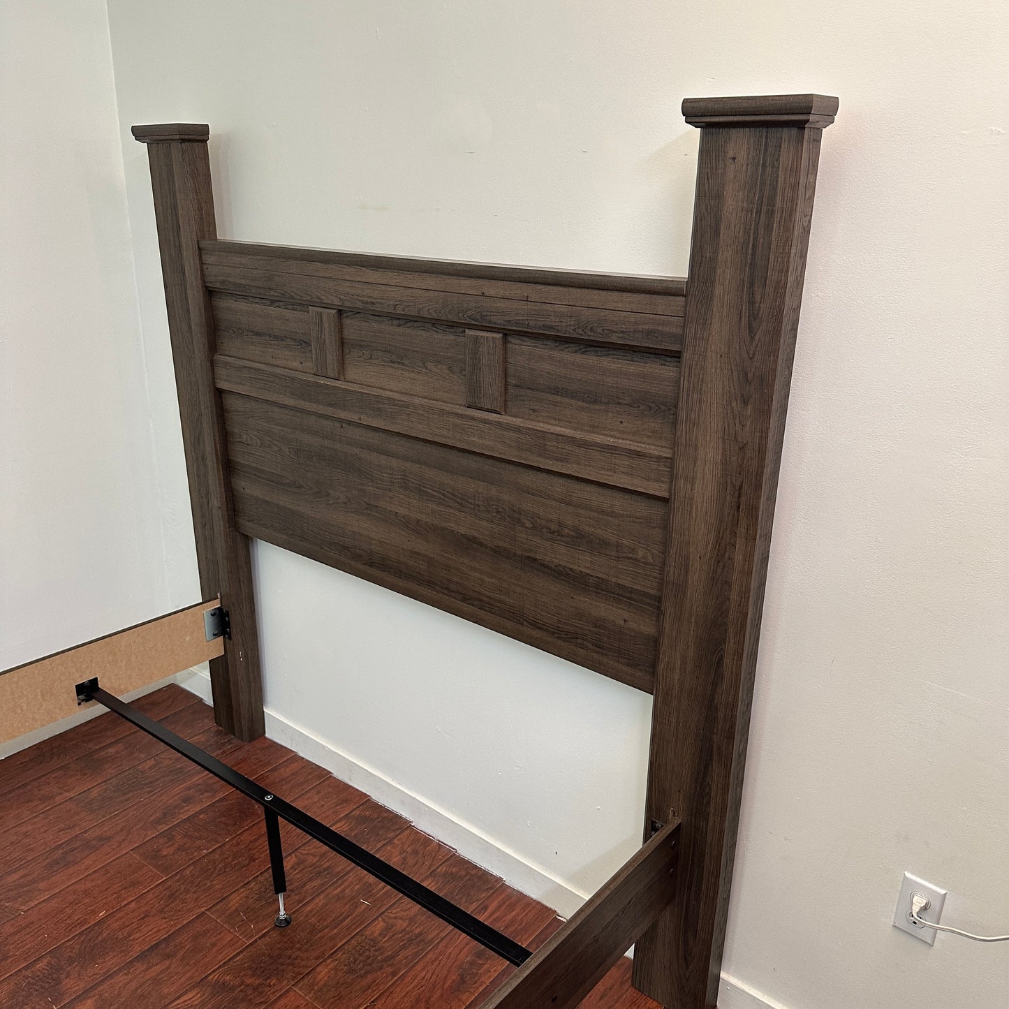 Juararo Poster Bed - Queen