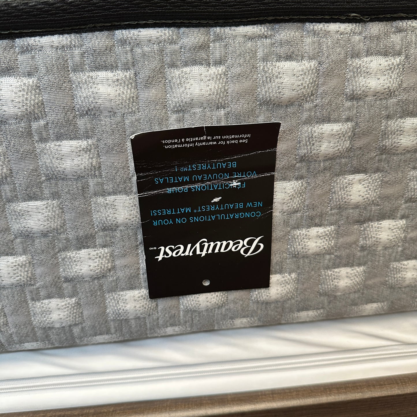 Juararo Queen Bed with Beautyrest Mattress