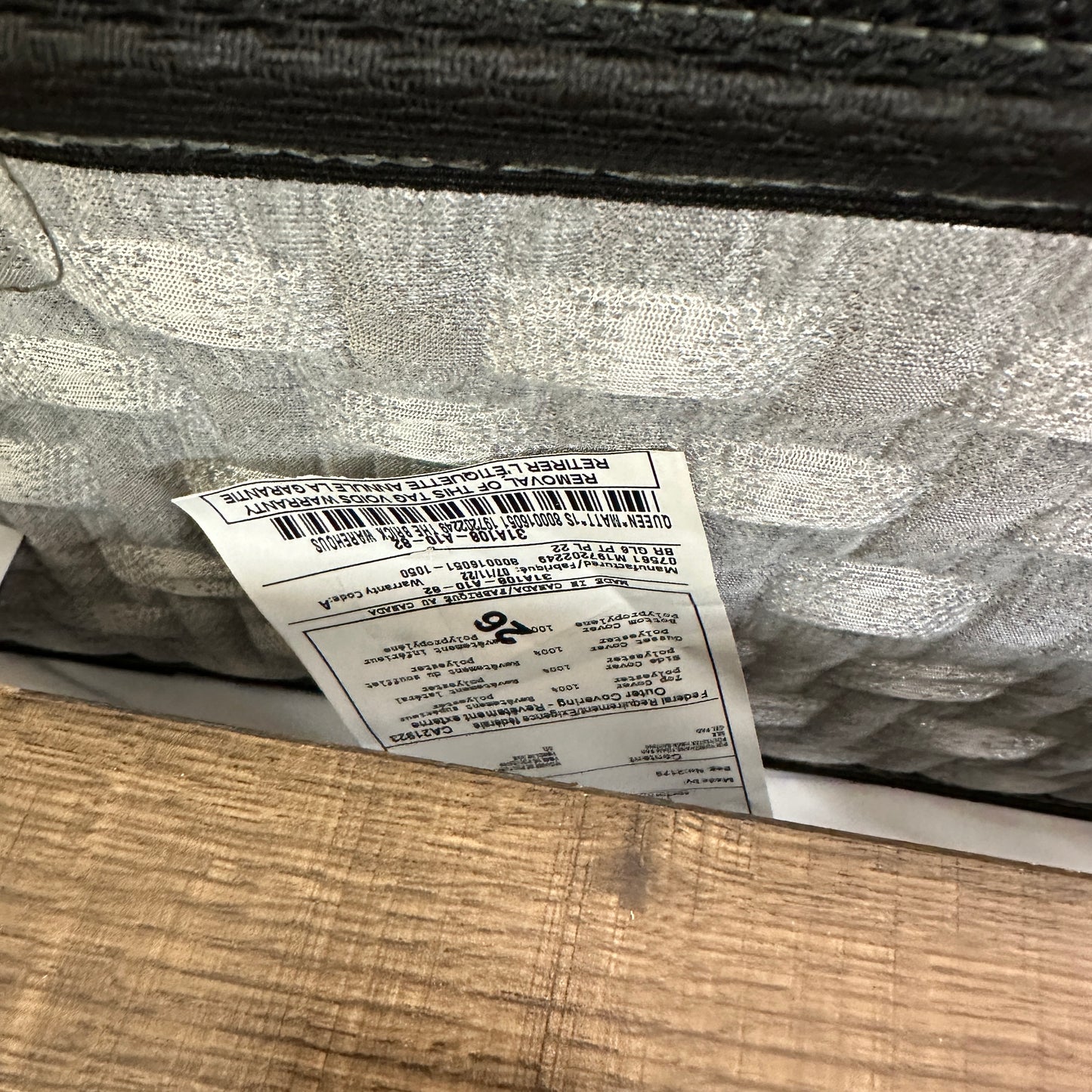 Juararo Queen Bed with Beautyrest Mattress