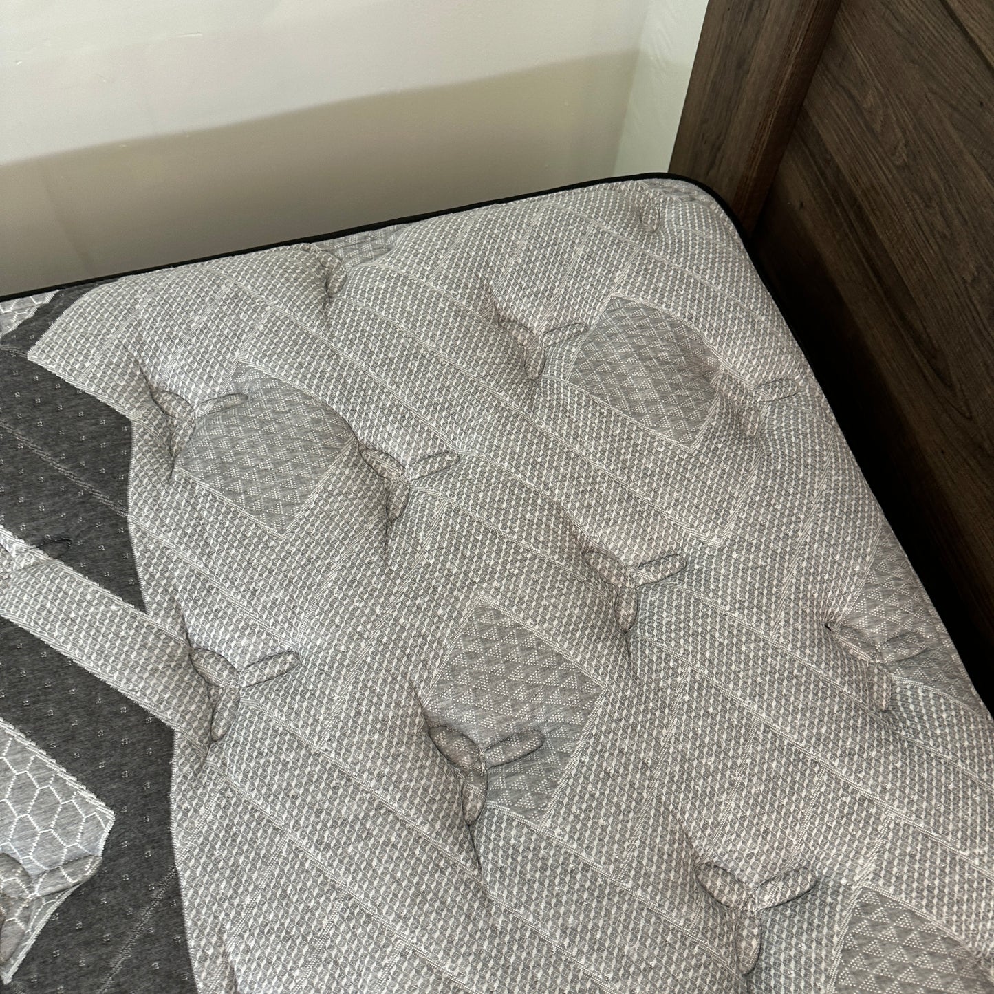 Beautyrest GL6 Pillowtop Queen Mattress
