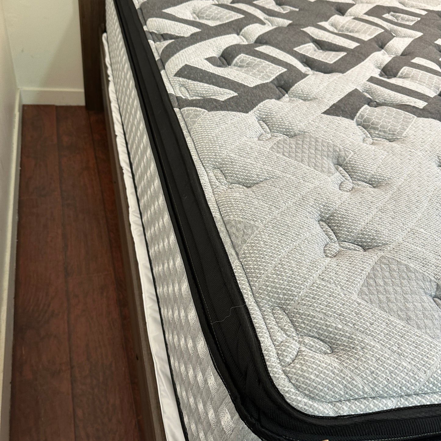 Beautyrest GL6 Pillowtop Queen Mattress