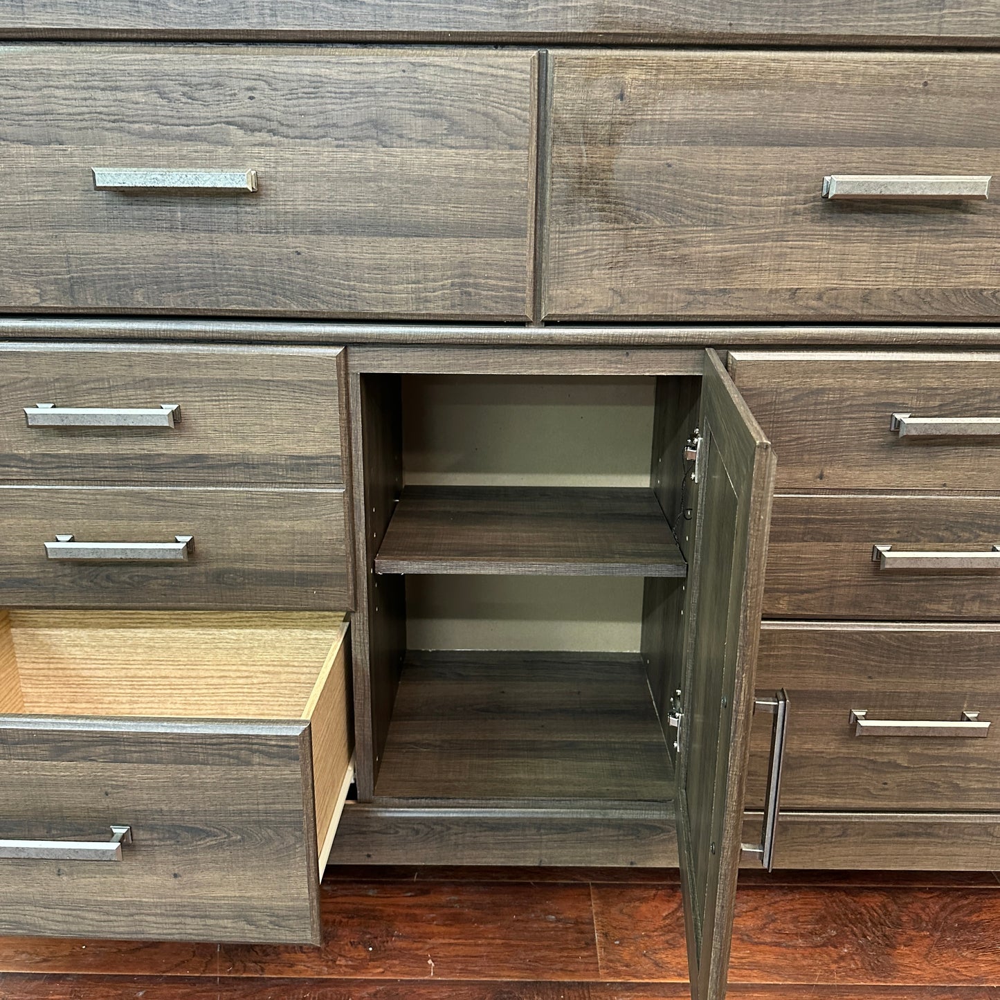 Juararo Dresser - 6 Drawers and Storage