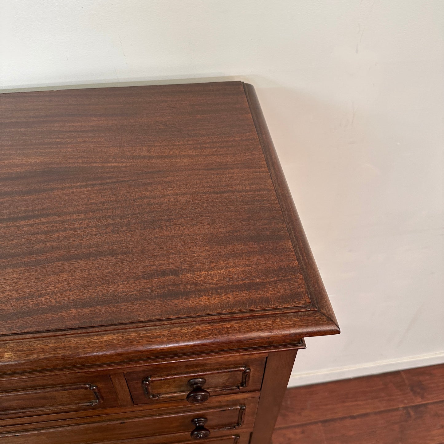 Antique Mahogany 8 Drawers Dresser