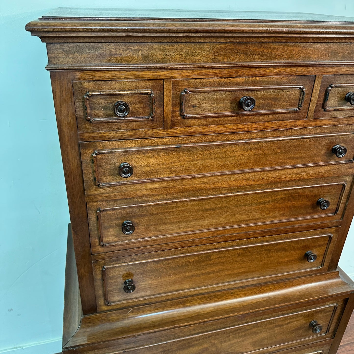 Antique Mahogany 8 Drawers Dresser