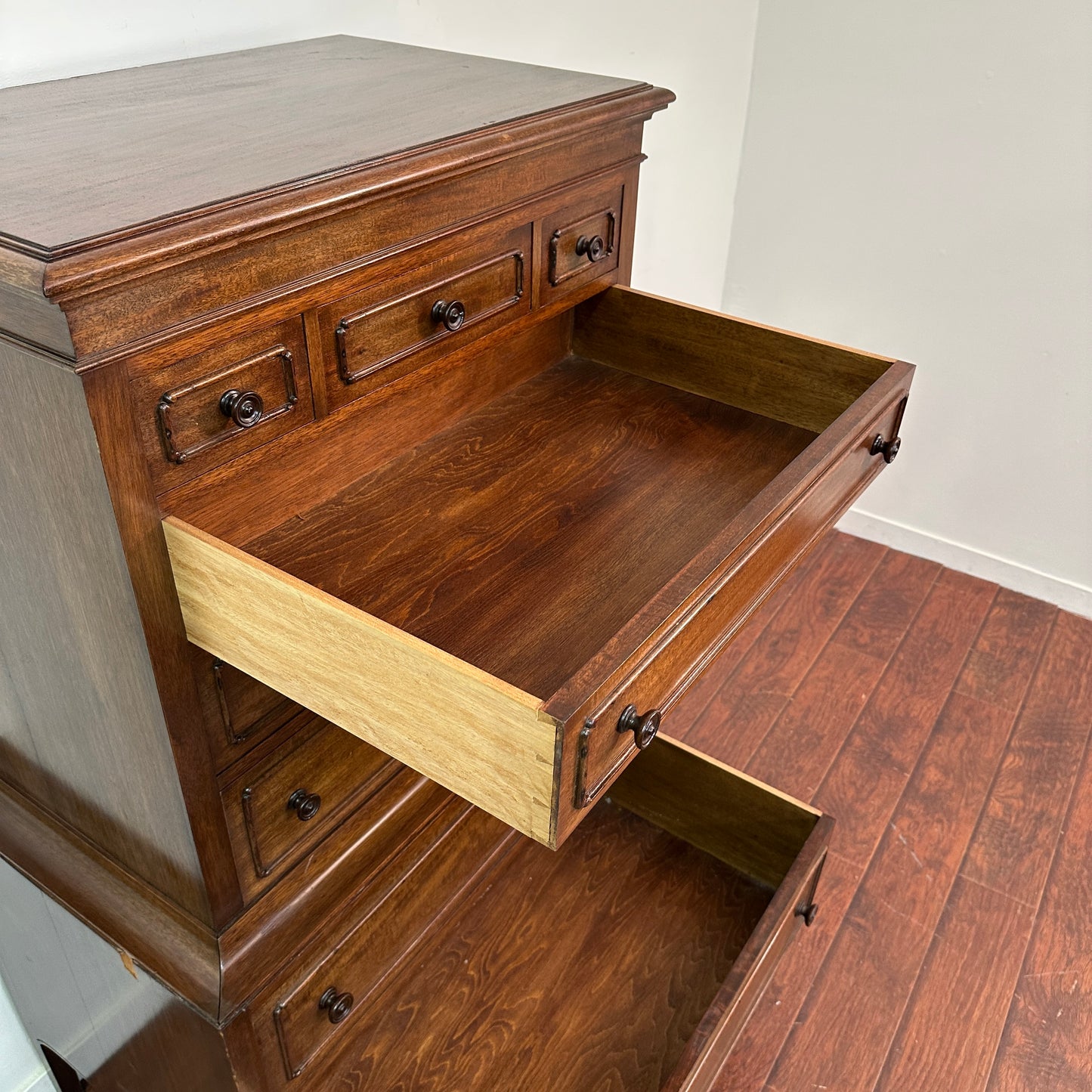 Antique Mahogany 8 Drawers Dresser
