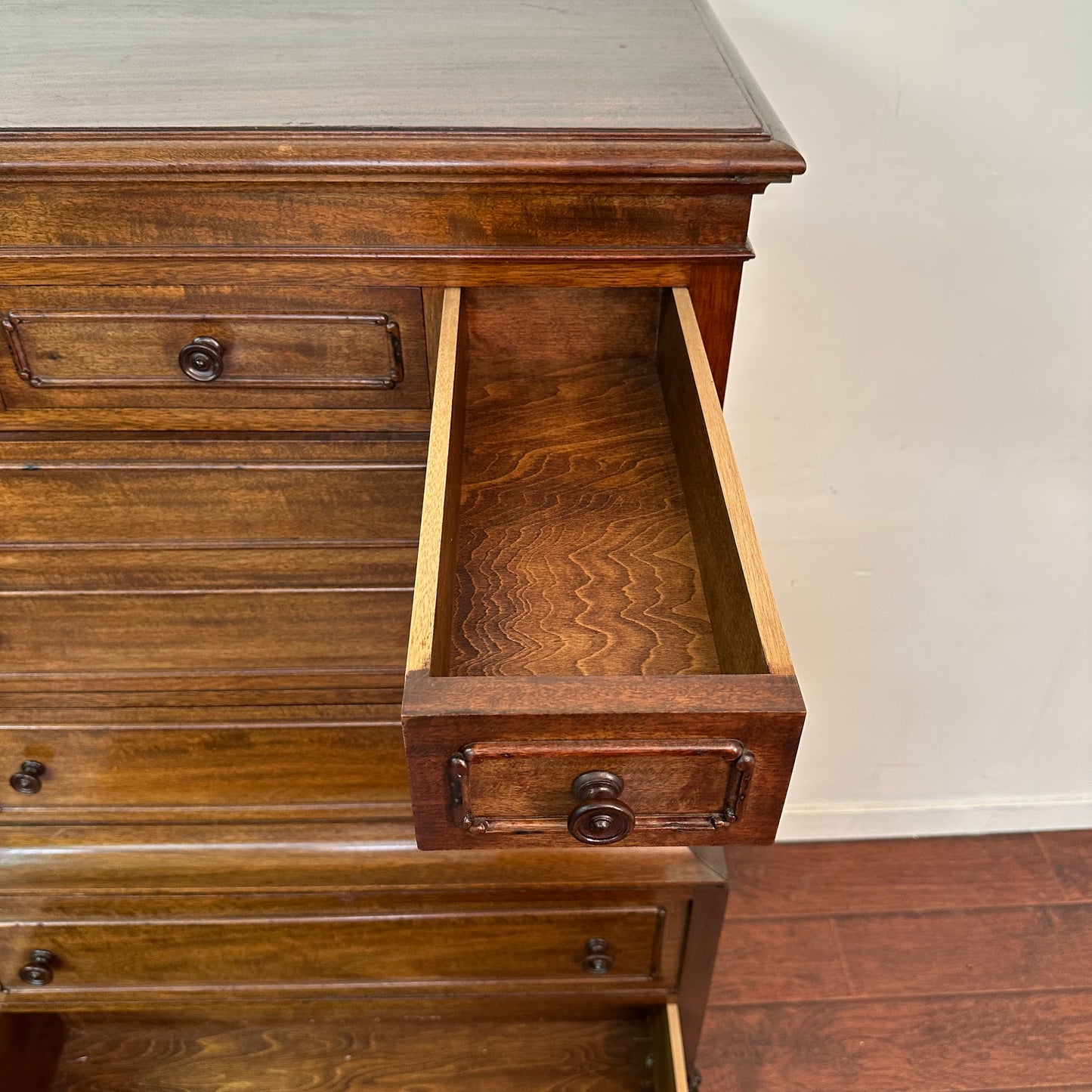 Antique Mahogany 8 Drawers Dresser