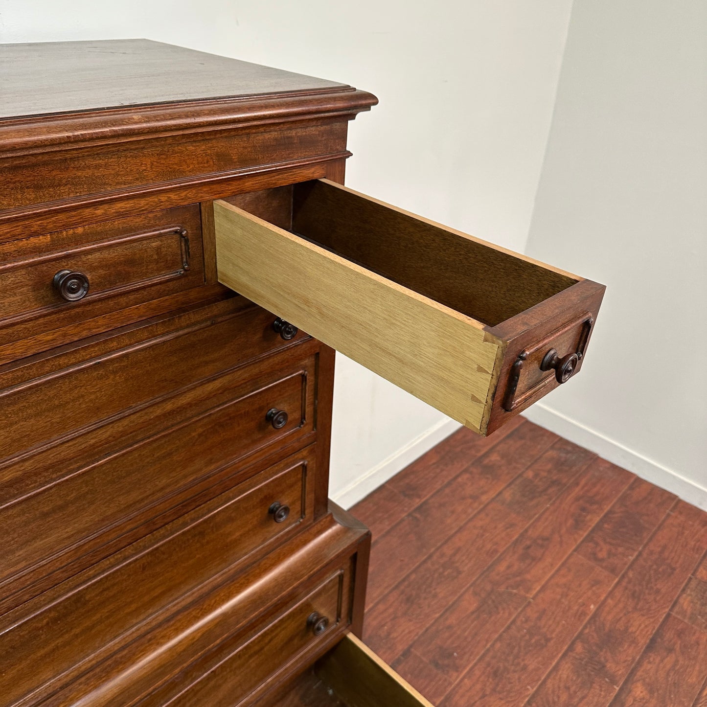 Antique Mahogany 8 Drawers Dresser