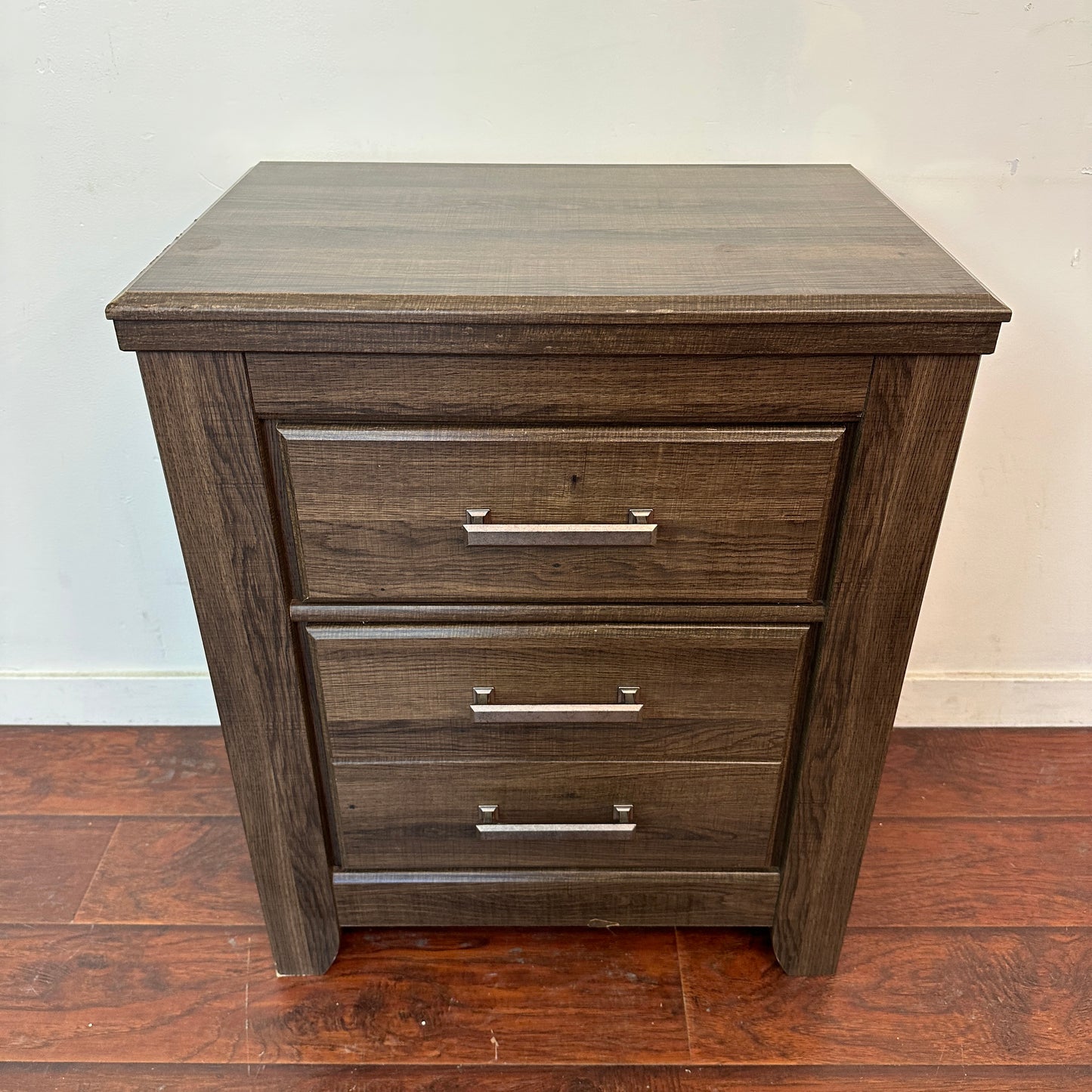 Juararo 2 Drawers Nightstand