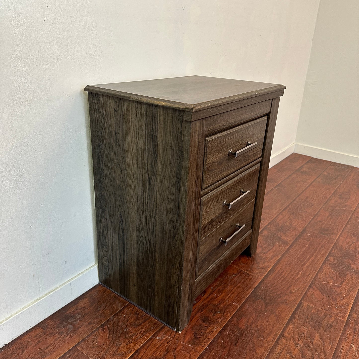 Juararo 2 Drawers Nightstand