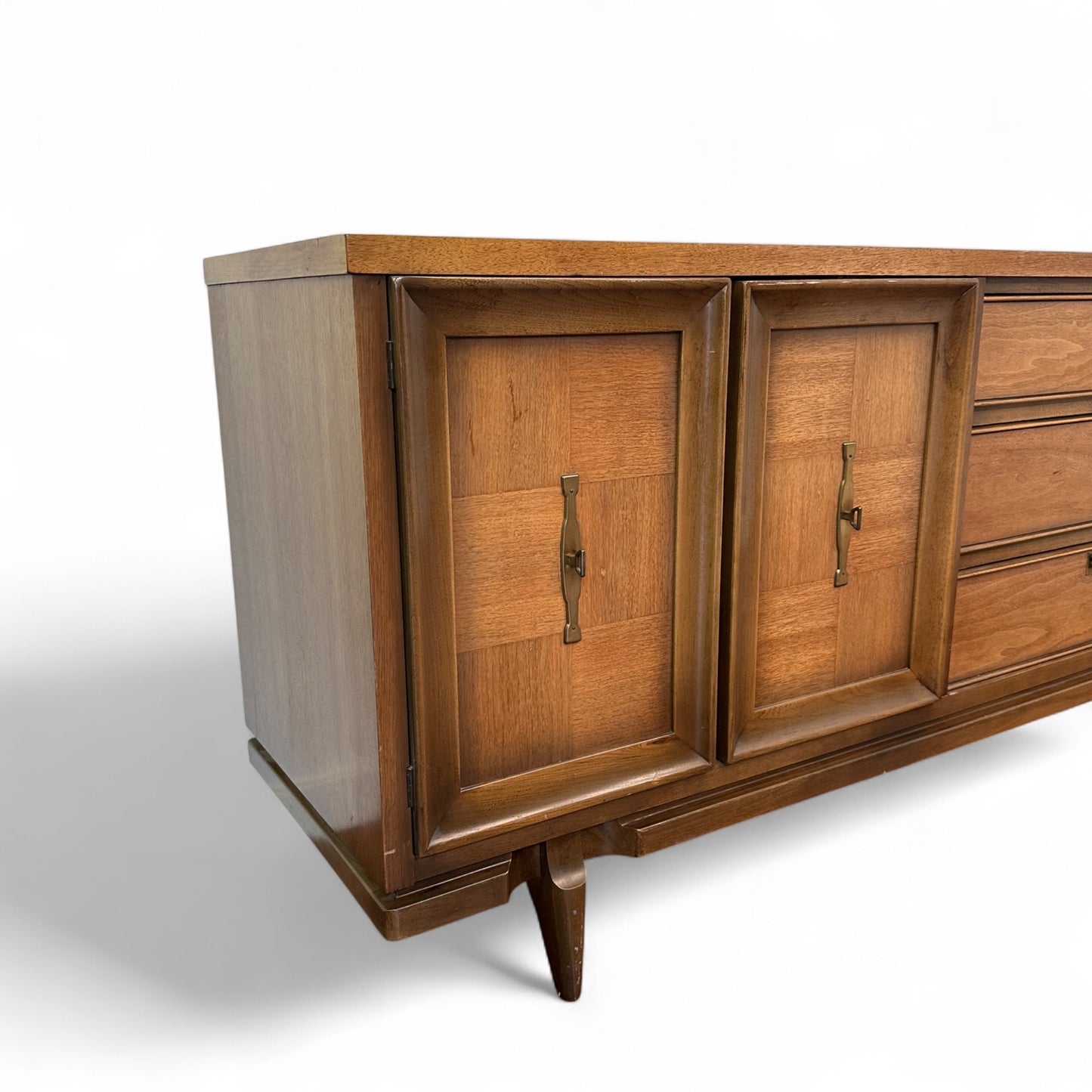 1960s Mid-Century Modern 9 Drawers Dresser