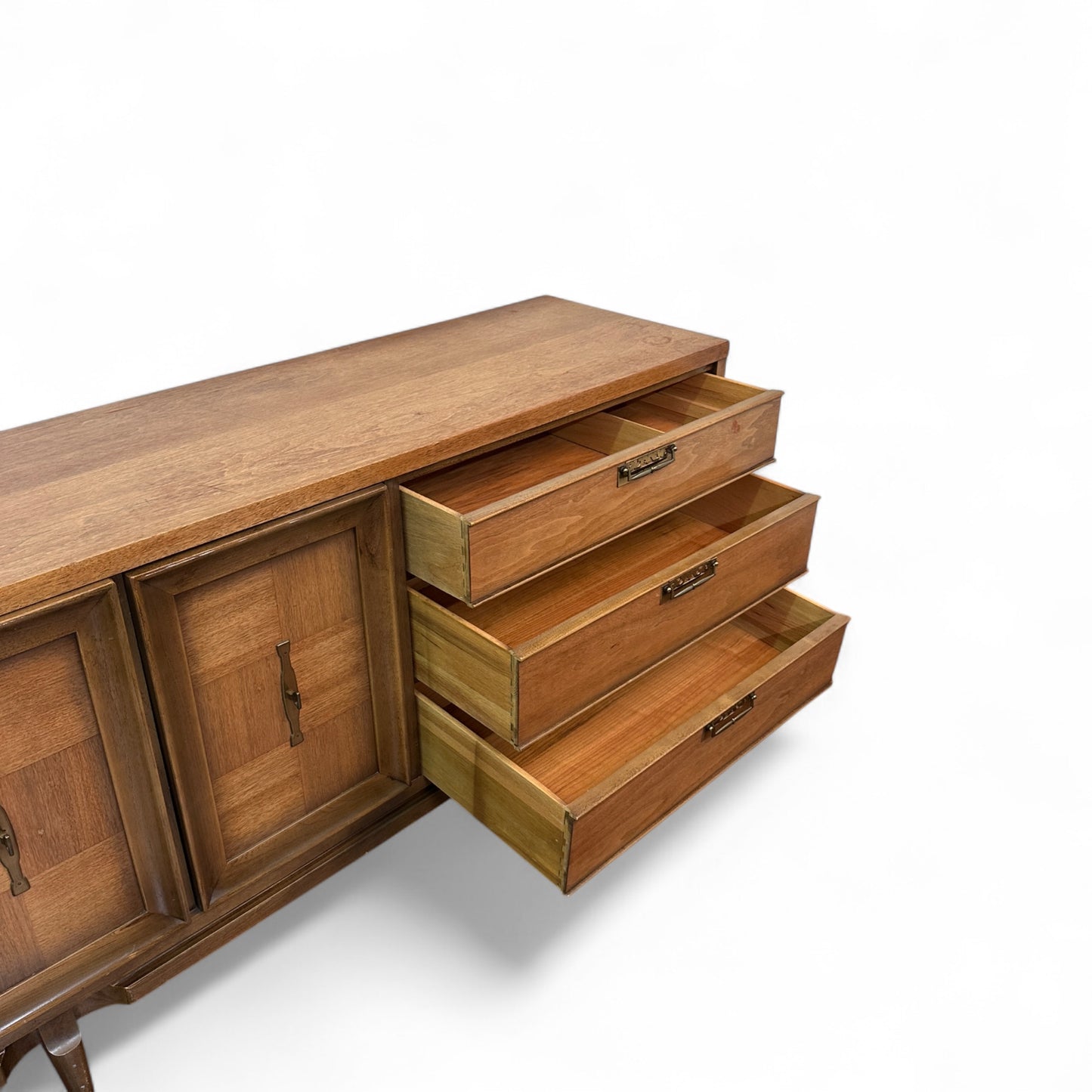 1960s Mid-Century Modern 9 Drawers Dresser