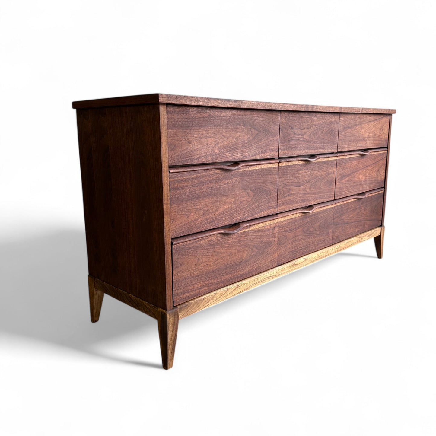 Walnut Mid-Century 9 Drawers Dresser