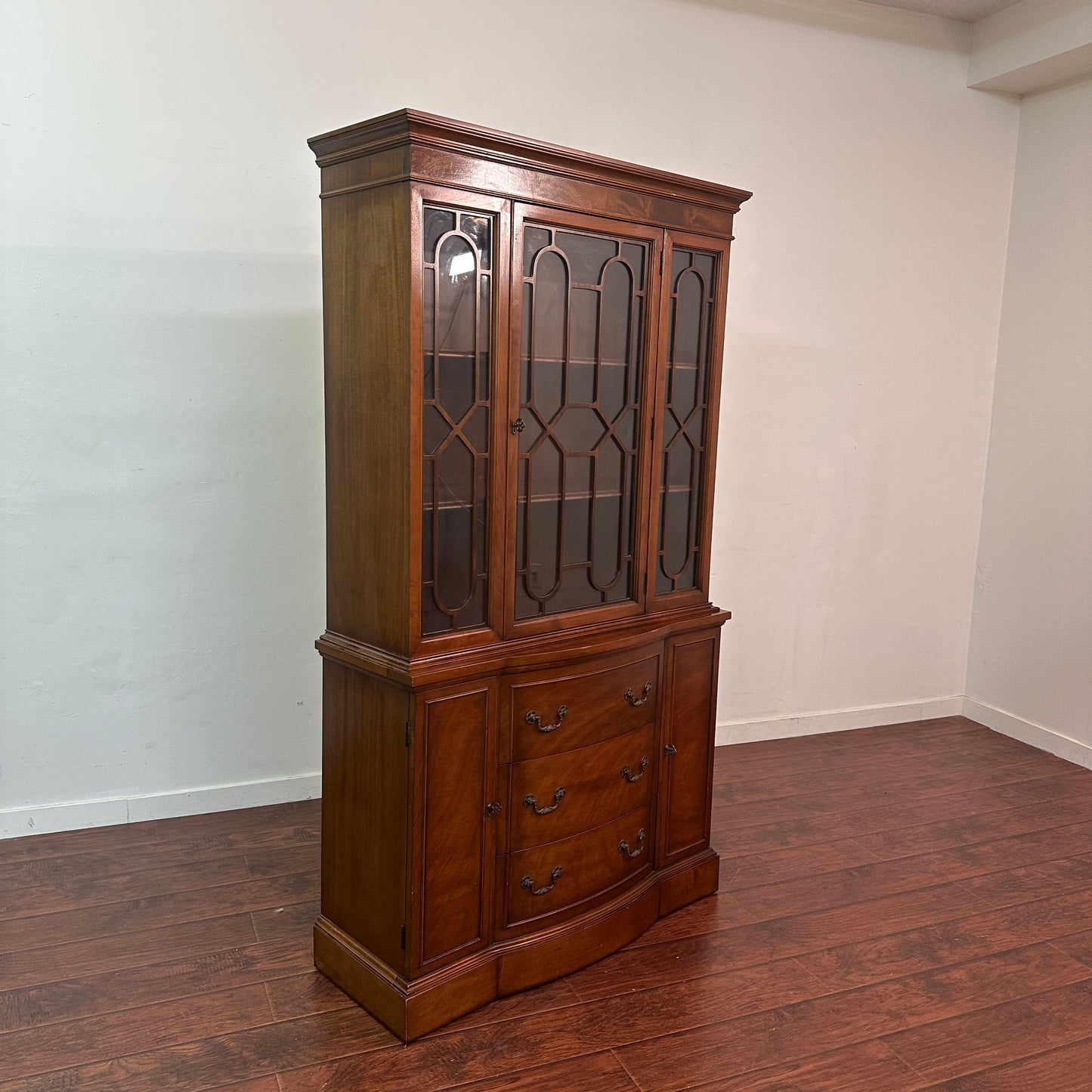 1960s Vintage Mahoganny Display Cabinet