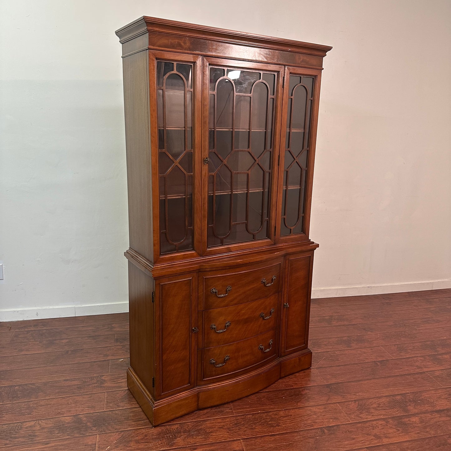 1960s Vintage Mahoganny Display Cabinet