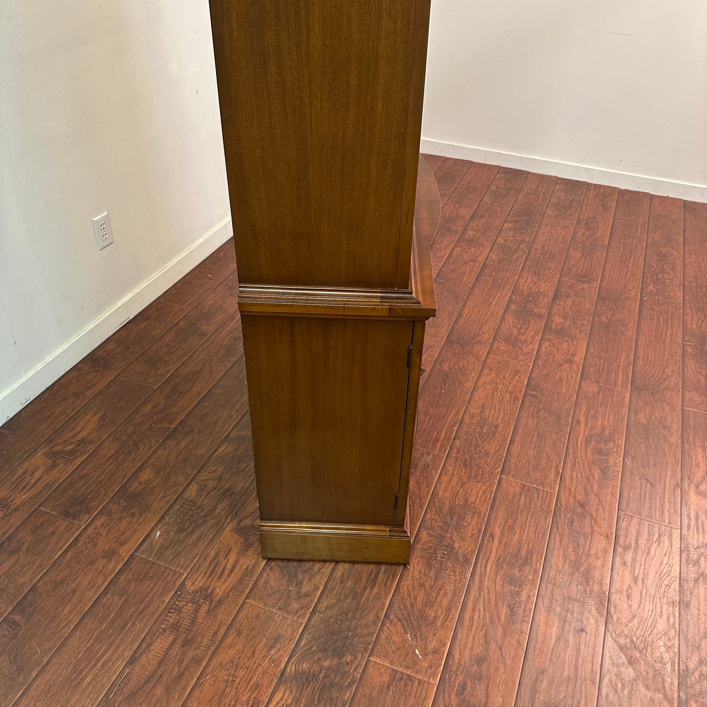 1960s Vintage Mahoganny Display Cabinet
