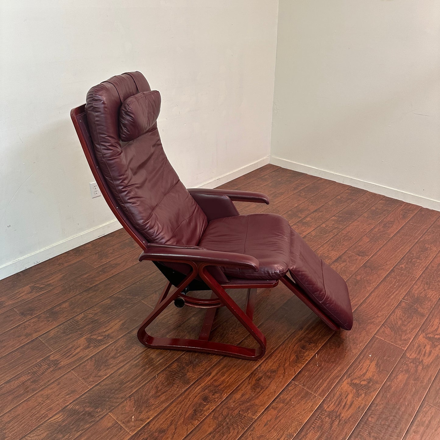 Backsaver Zero Gravity Leather Chair