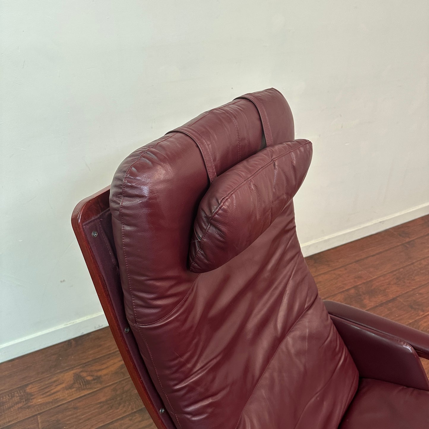 Backsaver Zero Gravity Leather Chair