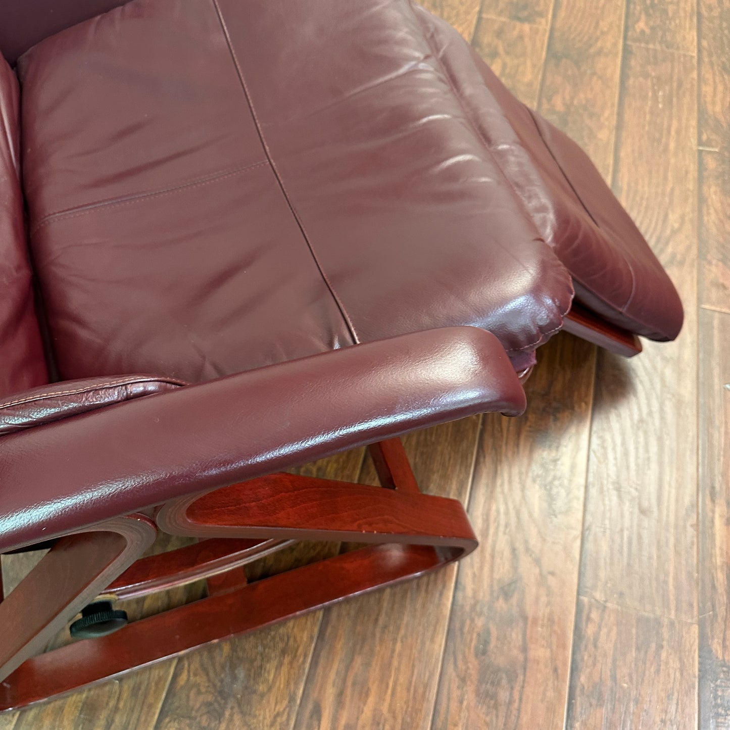 Backsaver Zero Gravity Leather Chair