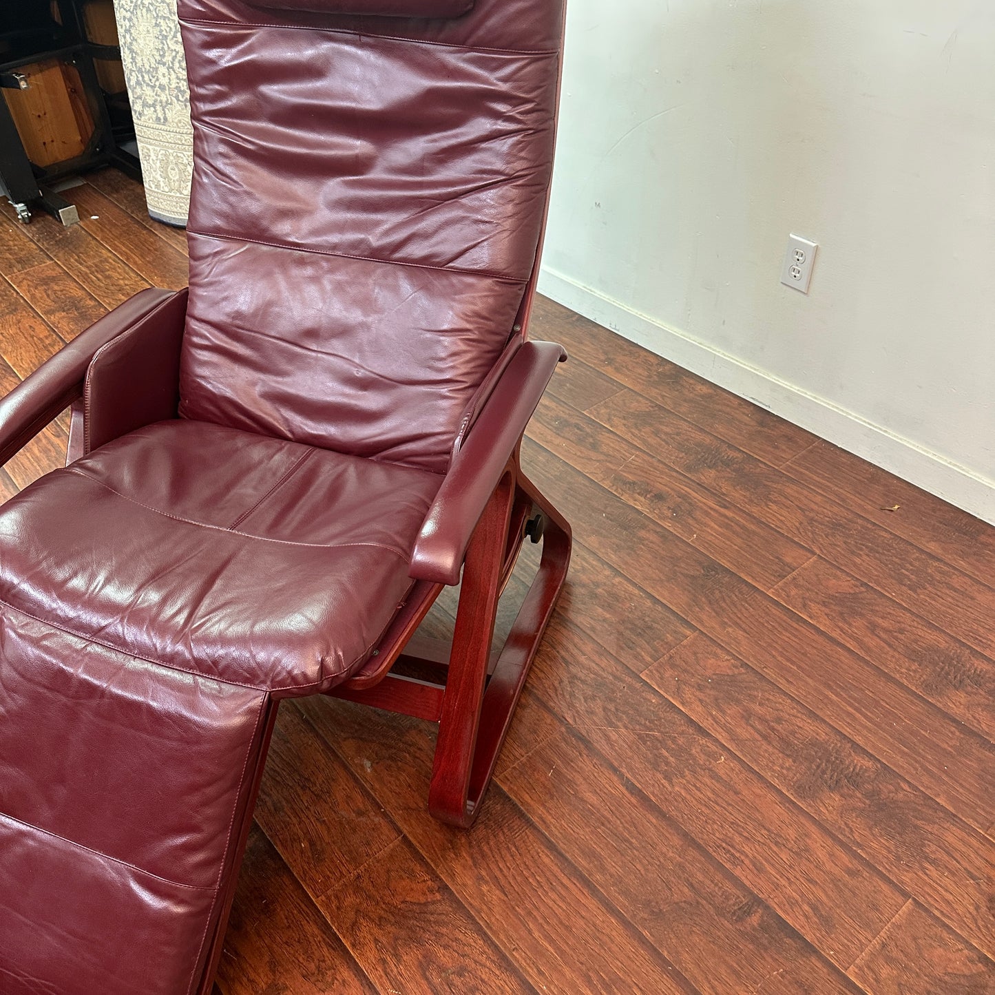 Backsaver Zero Gravity Leather Chair