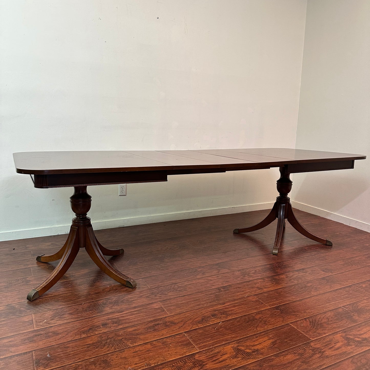 Antique Regency Style Mahoganny Extendable Dining Table