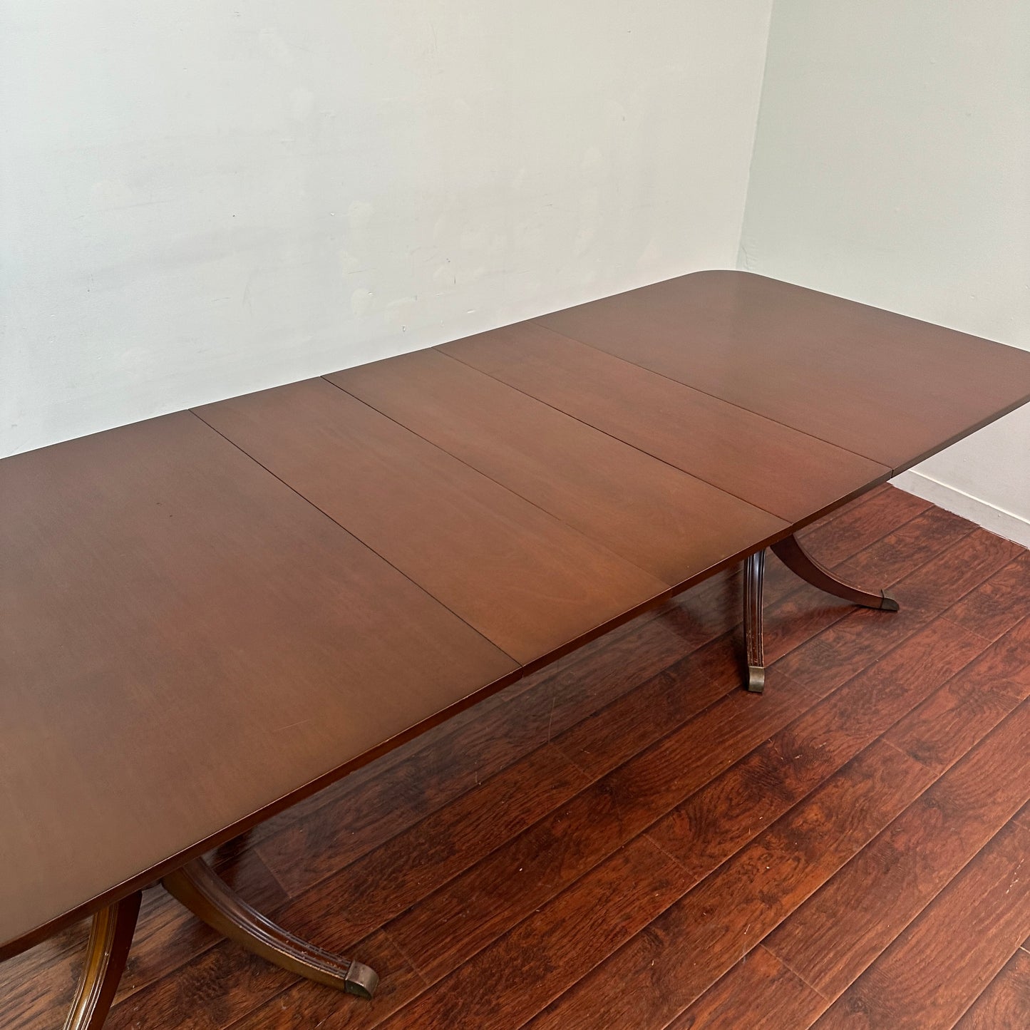 Antique Regency Style Mahoganny Extendable Dining Table