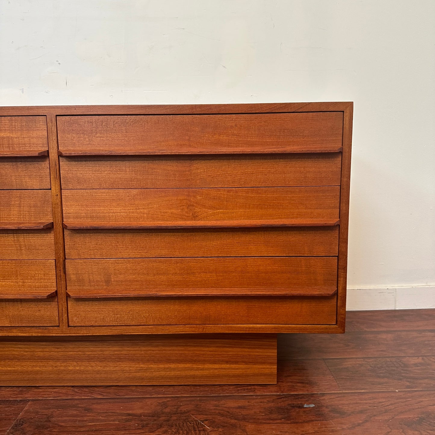 Scandinavian 9 Drawers Mid-Century Teak Dresser