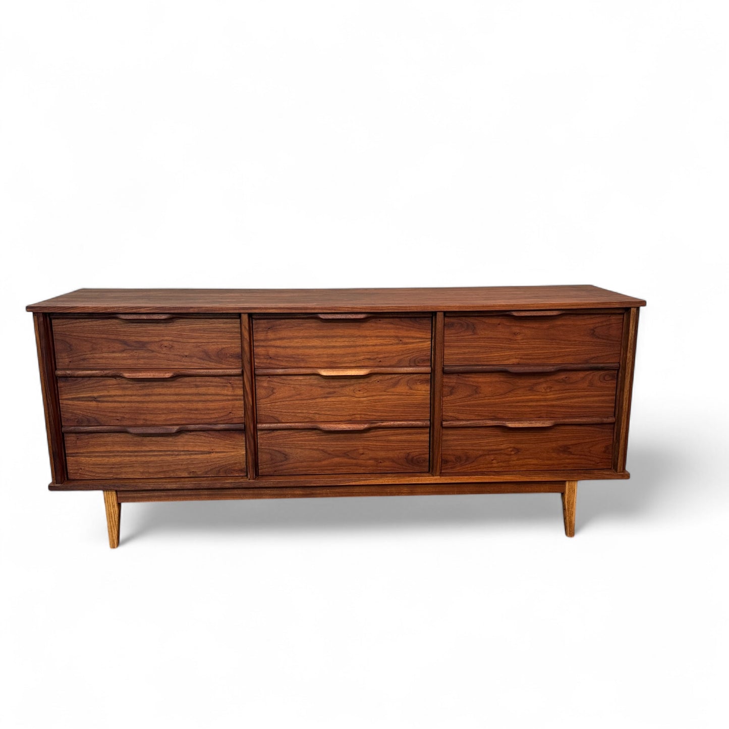 Walnut Mid-Century Nine Drawers Dresser