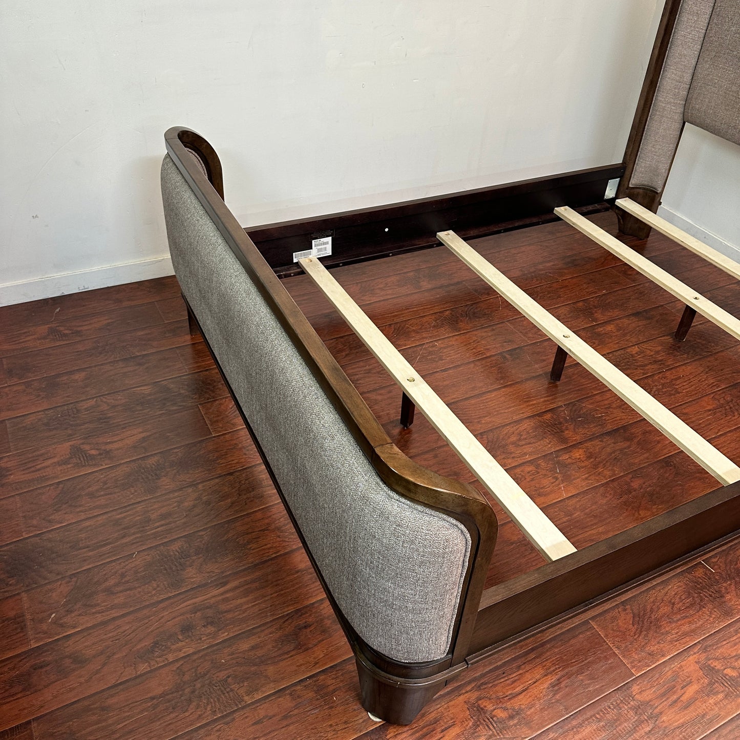 Larrenton Brown Queen Size Bed