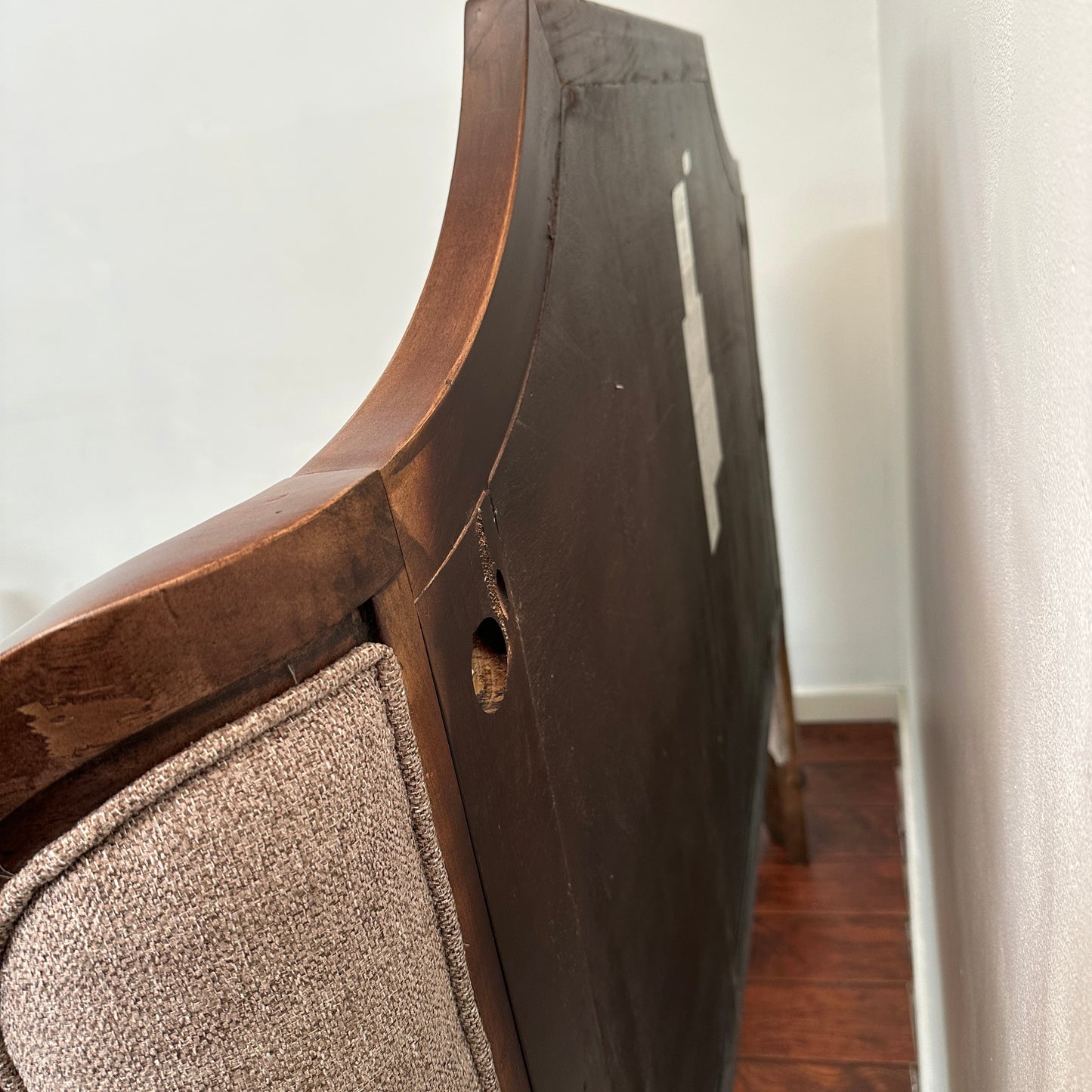 Larrenton Brown Queen Size Bed