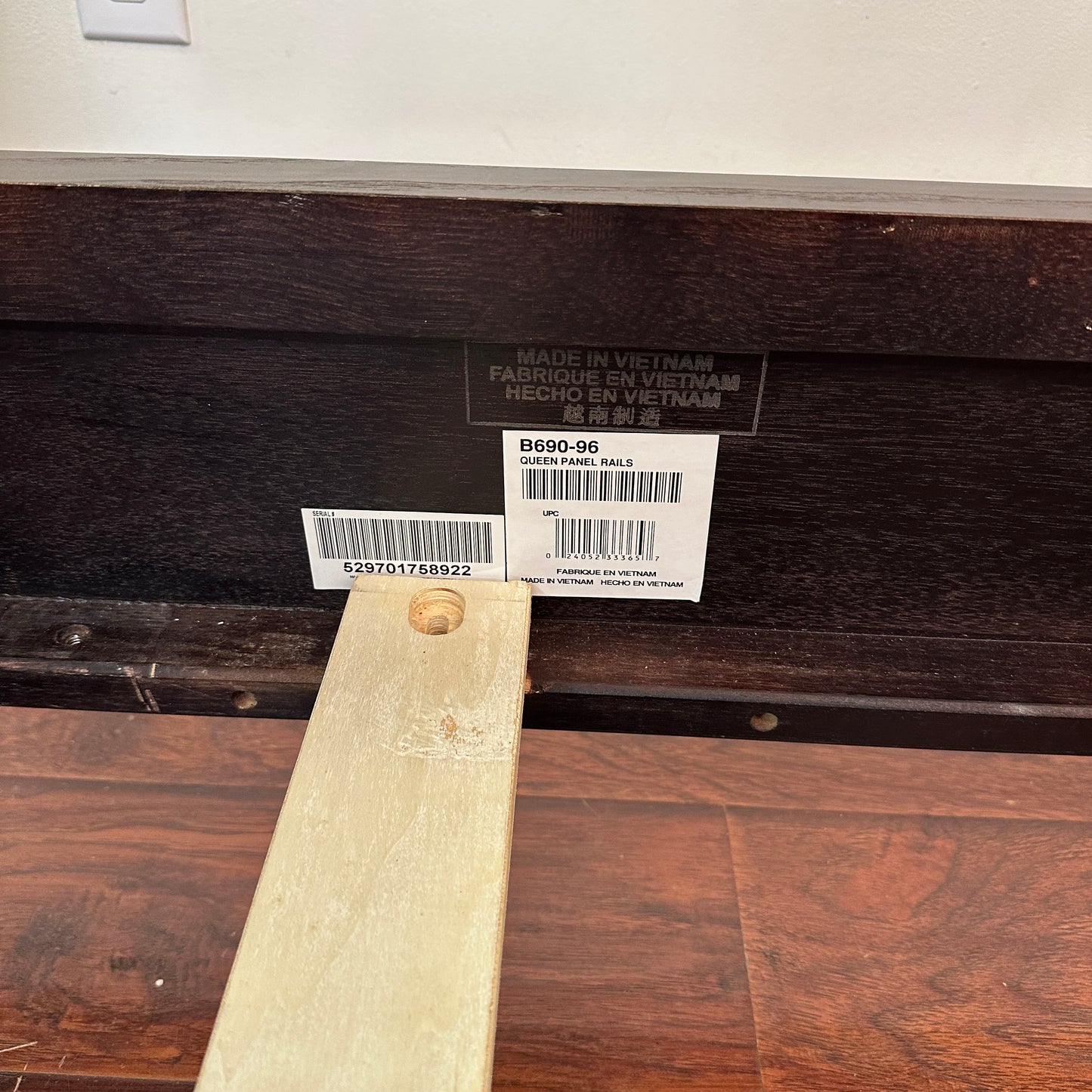Larrenton Brown Queen Size Bed