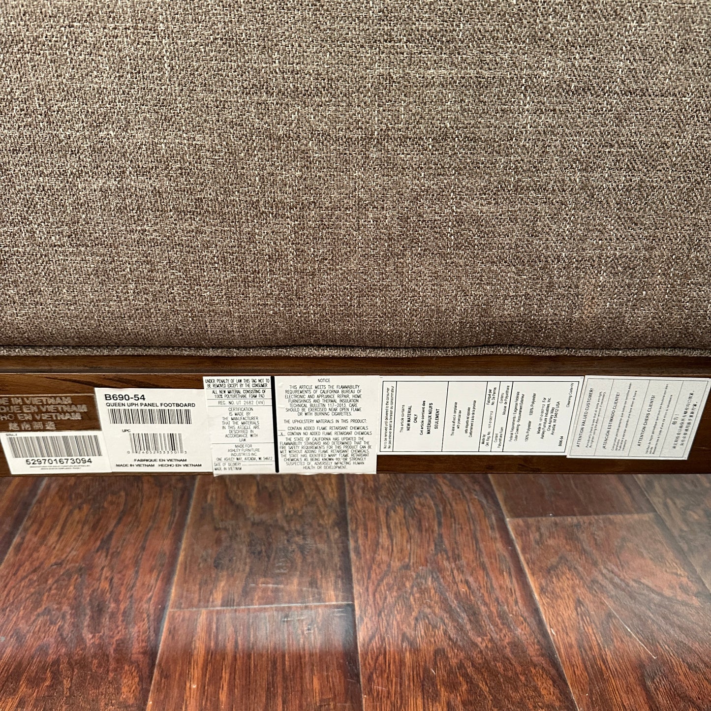 Larrenton Brown Queen Size Bed