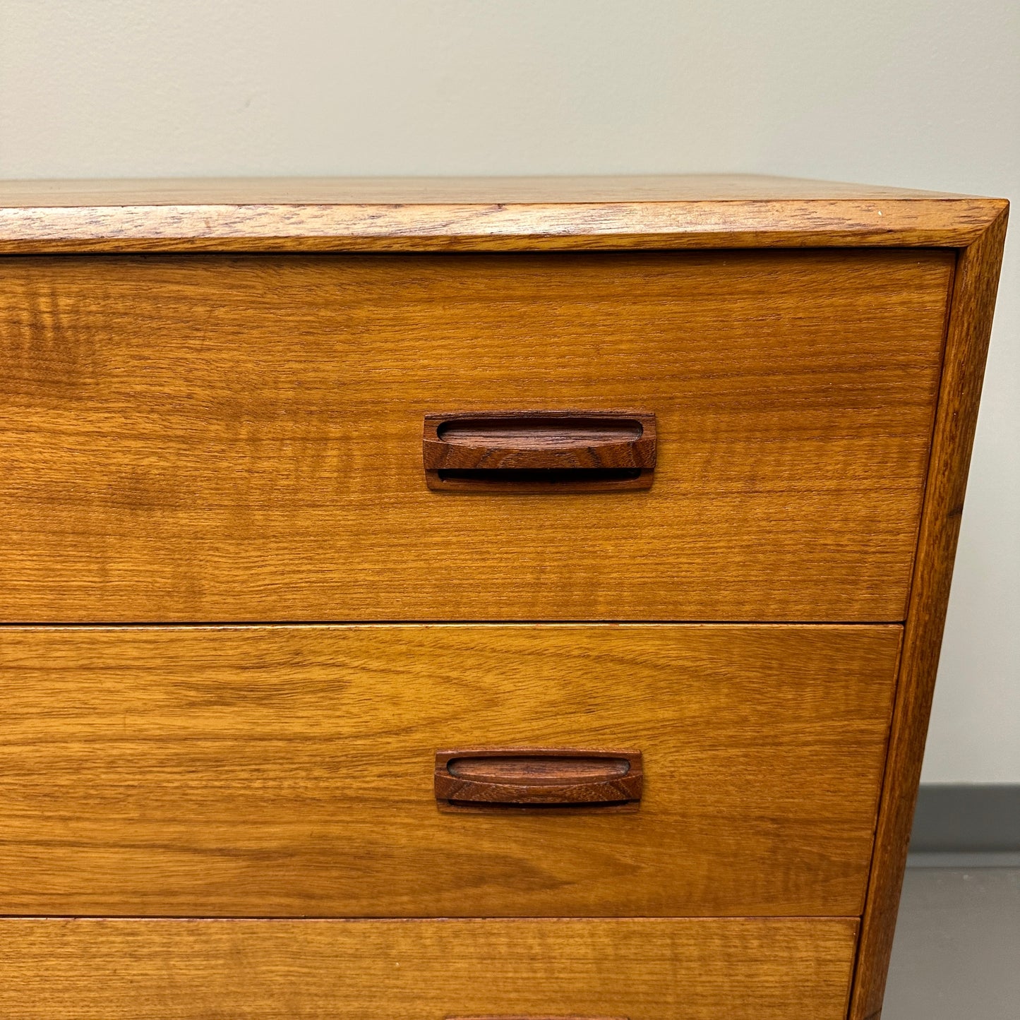 Mid-Century Modern Teak 9 Drawers Dresser