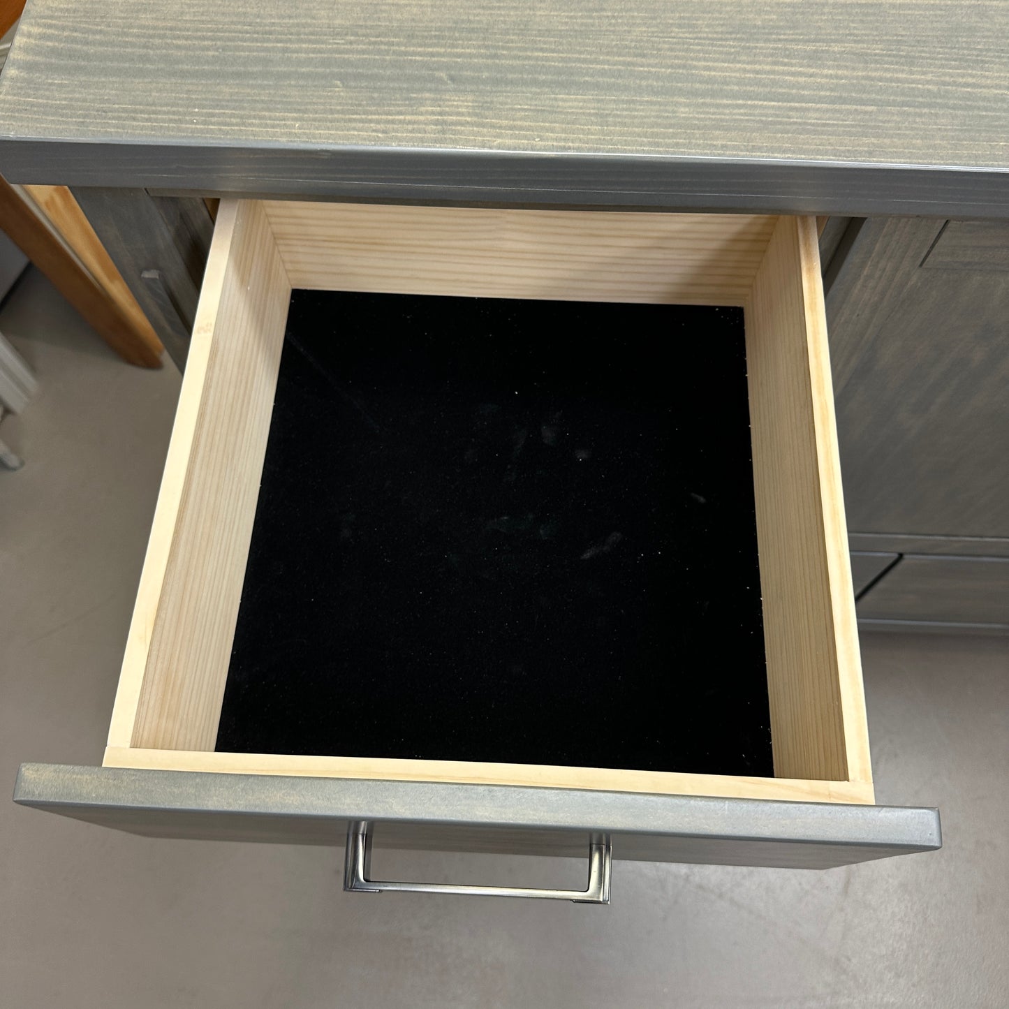 Mako Hudson 8-Drawer Dresser