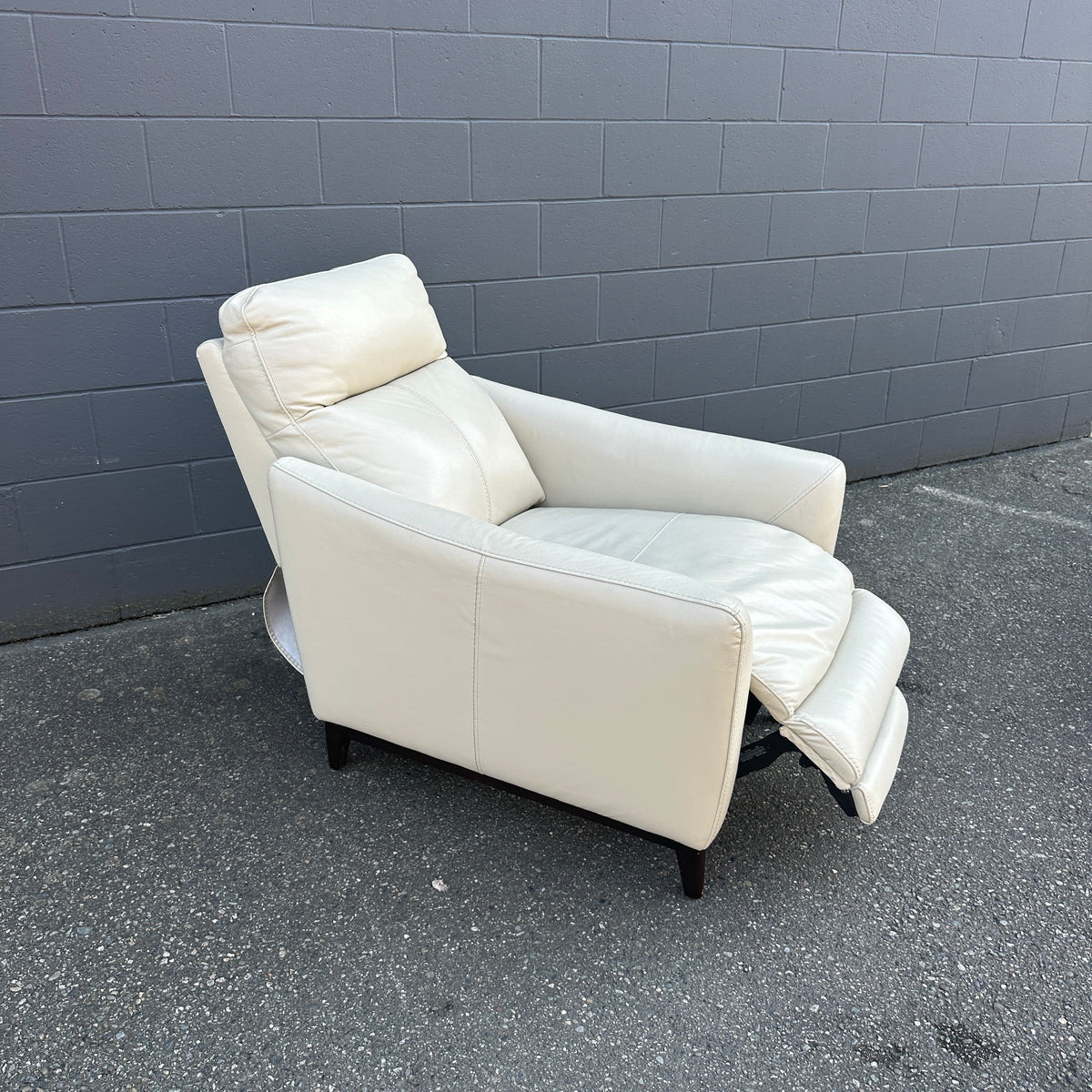 Gilman Creek Cream Leather Push Back Recliner