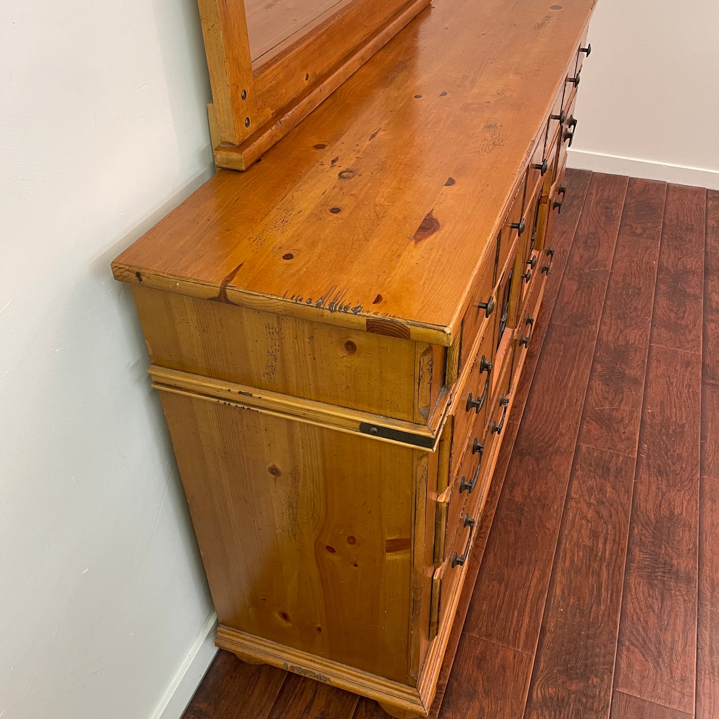 Rustic Solid Pine 8 Drawers Dresser w/ Mirror