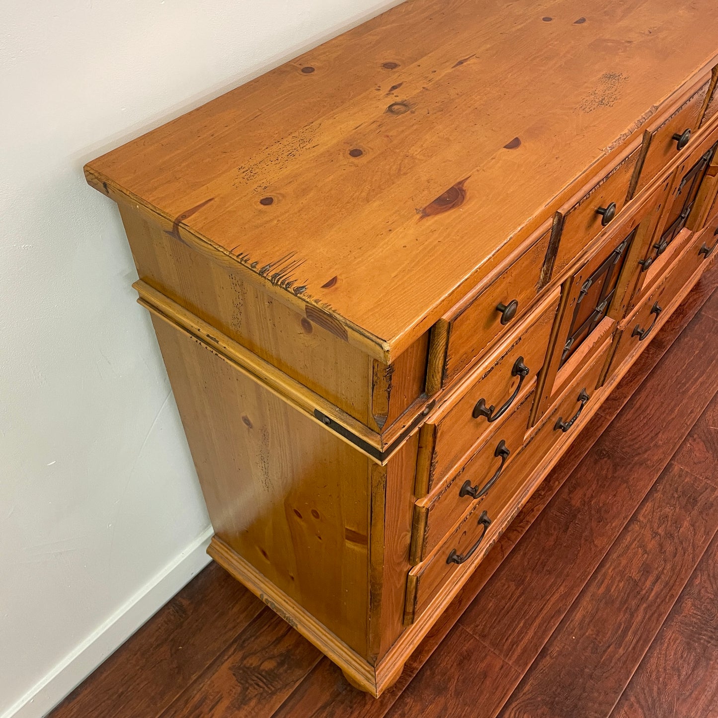 Rustic Solid Pine 8 Drawers Dresser