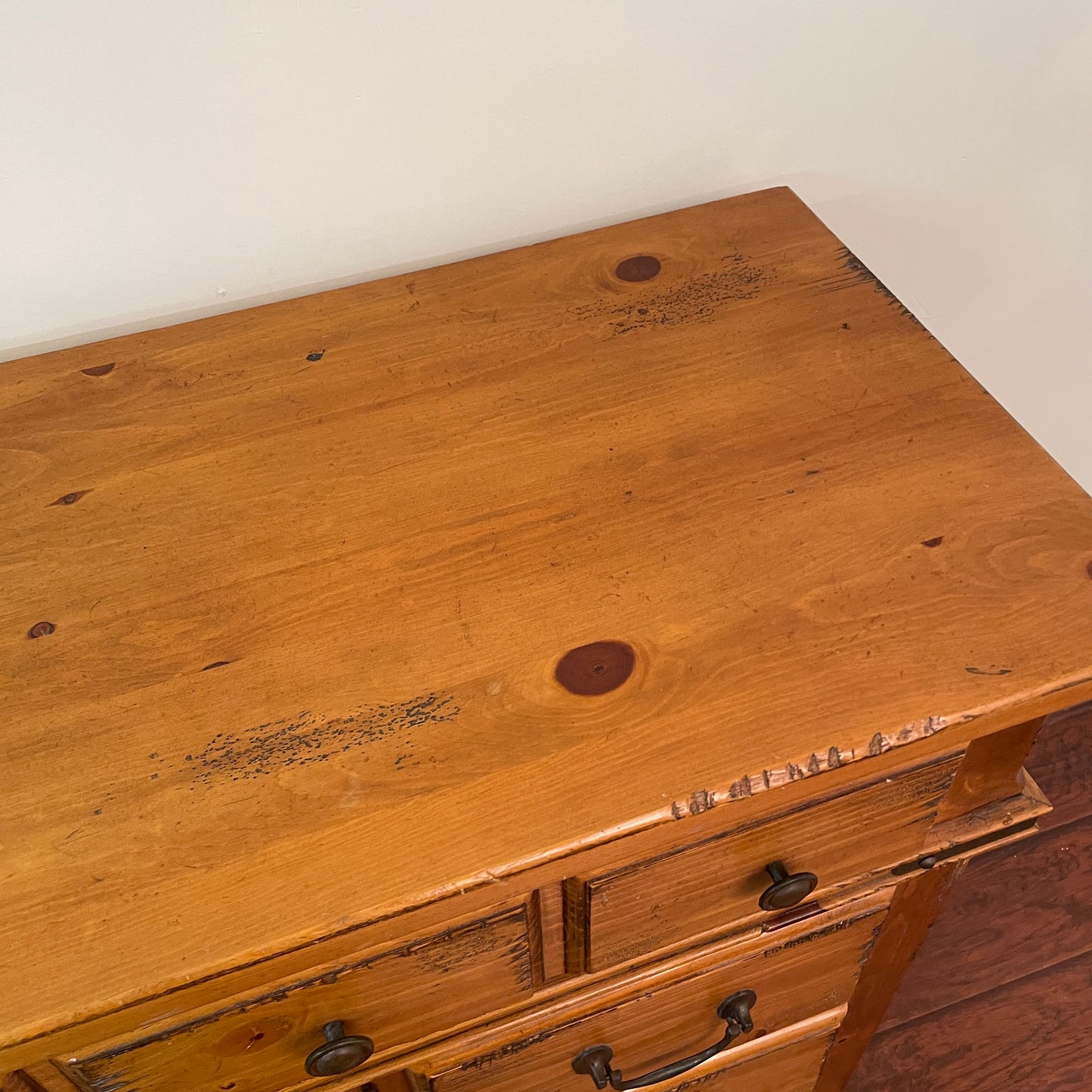 Rustic Solid Pine 8 Drawers Dresser