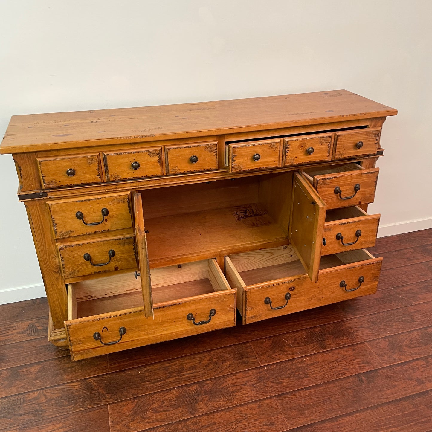 Rustic Solid Pine 8 Drawers Dresser