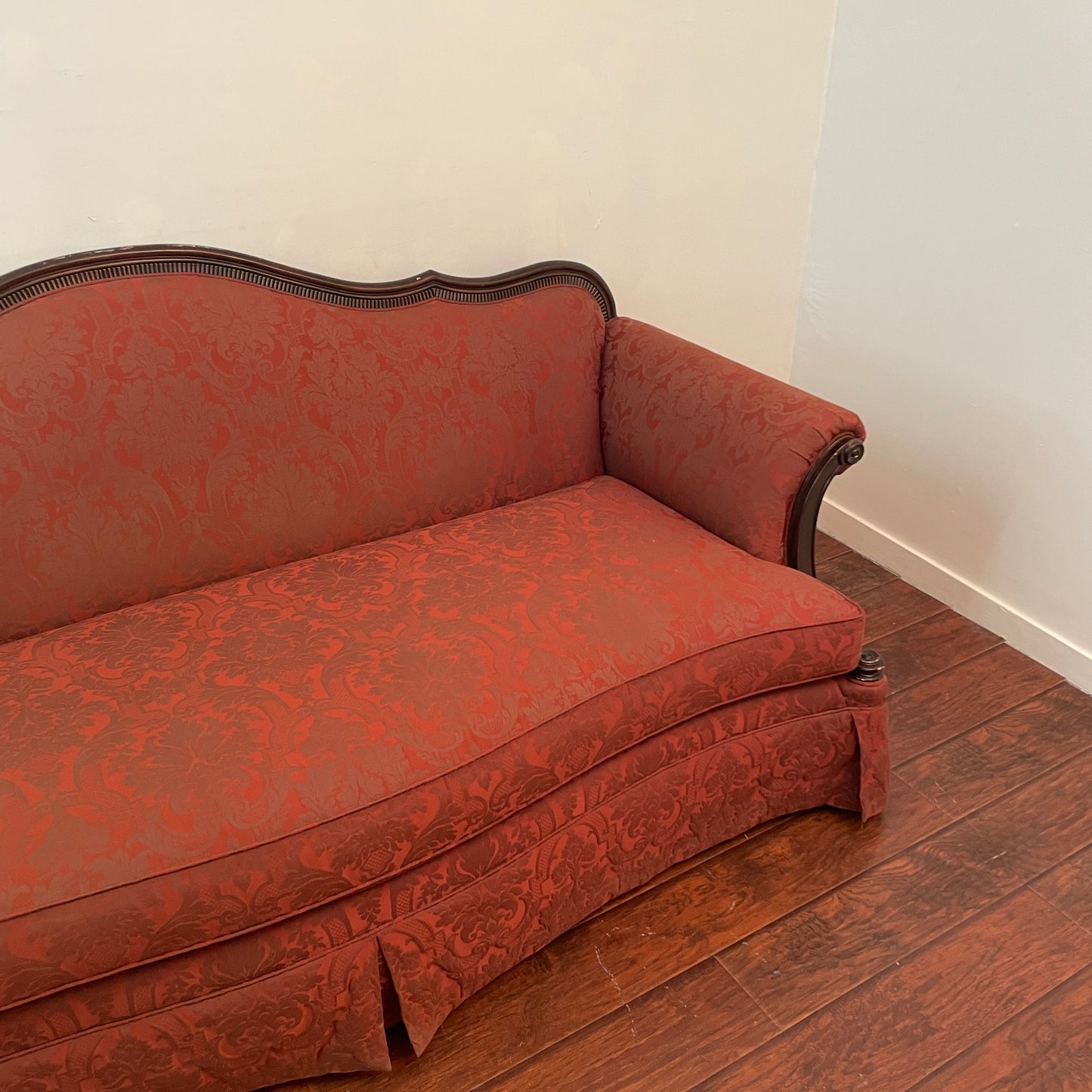 Replica Antique Grand Sofa