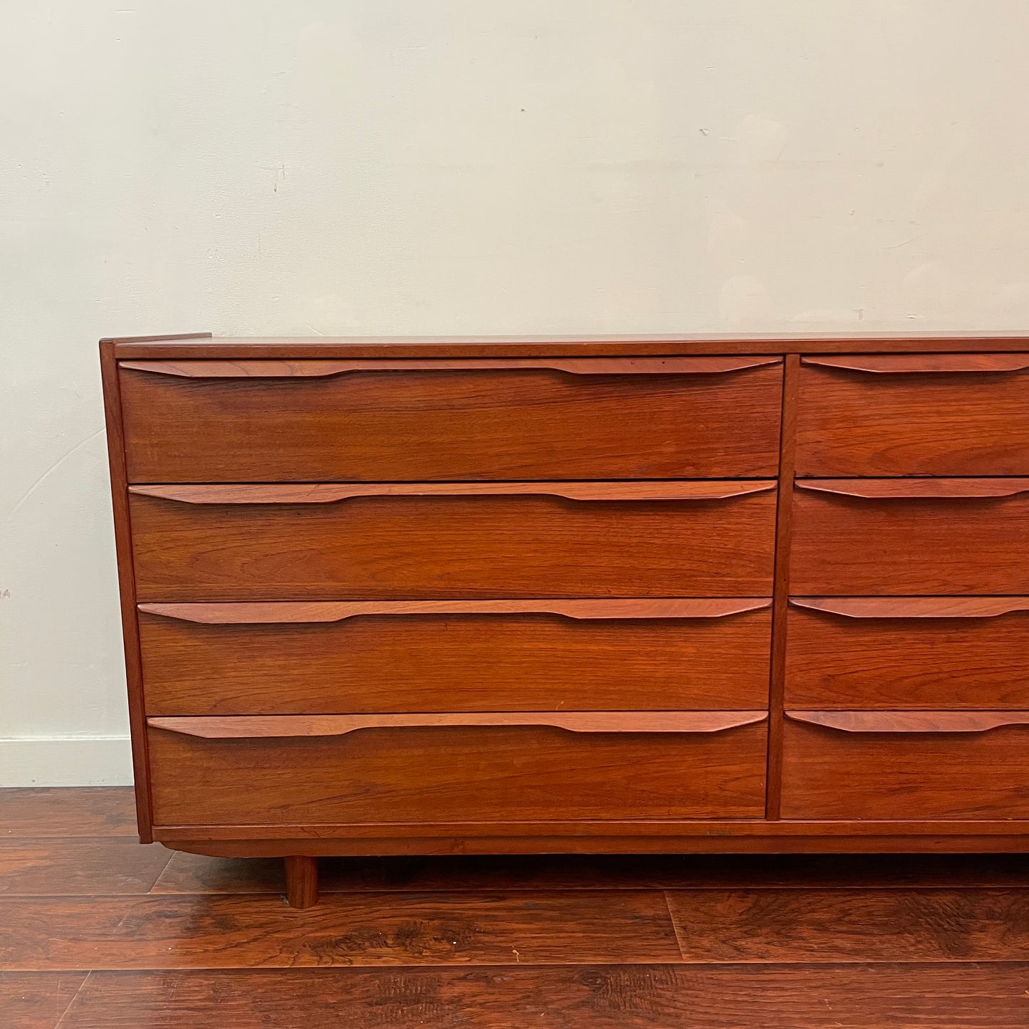 Mid Century Modern Teak 6 Drawers Dresser