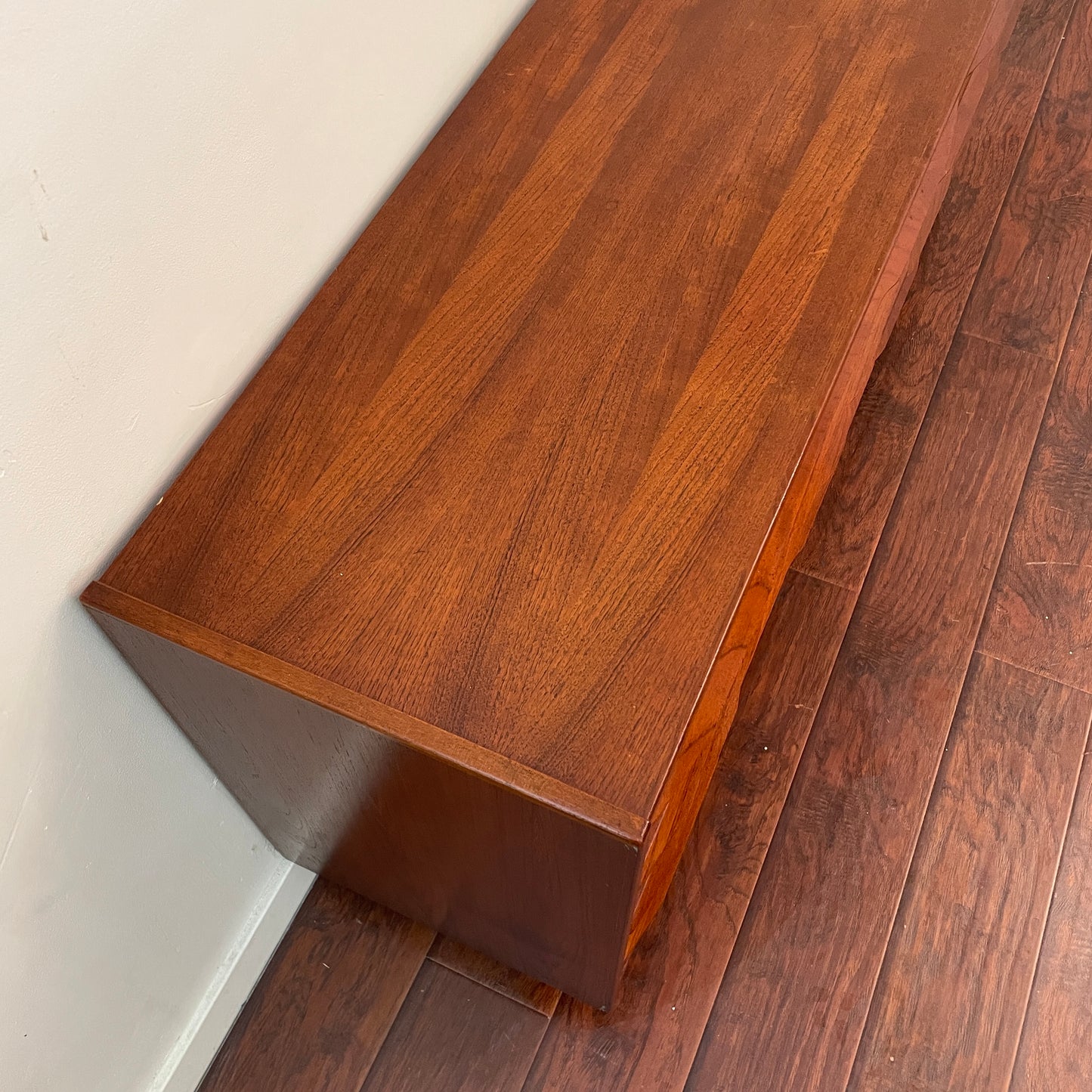 Mid Century Modern Teak 6 Drawers Dresser