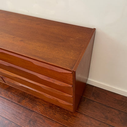 Mid Century Modern Teak 6 Drawers Dresser