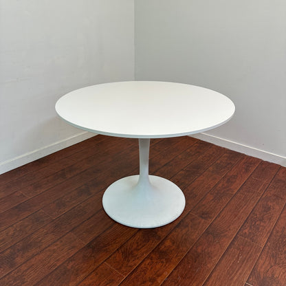 White Round Pedestal Dining Table
