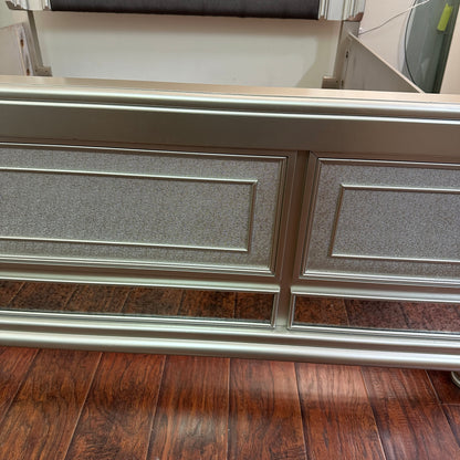 Coralayne Panel Bed - King
